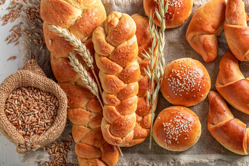 Healthy buns and challahs for perfect and healthy breakfast.