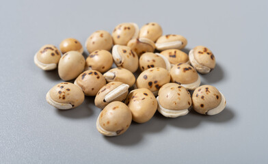 Obraz premium angle view herb ChaoBaiBianDou or Lablab Semen Album or Stir Fried White Hyacinth Bean