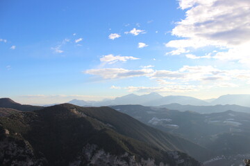 Fototapeta na wymiar Paesaggio montuoso
