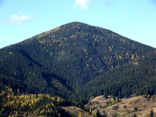 The high peak of the mountain is beautiful in autumn