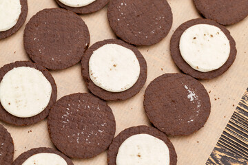 chocolate cookies with creamy cream filling