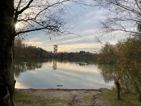 Vue du lac et du Sahara de Lommel avec la tour panoramique - Belgique