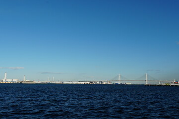 横浜、港、海、自然。　横浜は変わらずに輝いています。