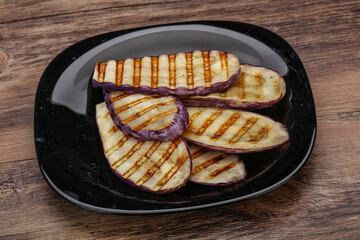 Grilled graffiti eggpant slices with oil