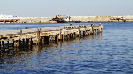 Fototapeta na wymiar boats in the port