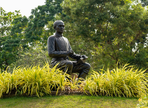 อนุสาวรีย์, monument park of sunthorn phu, พระสุนทรโวหารภู่, 