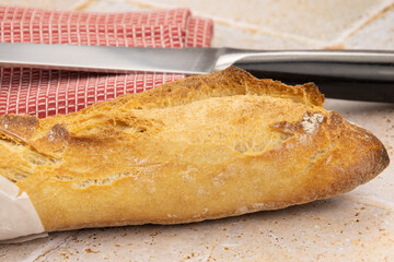 baguette de pain sur une table