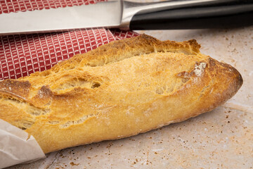 baguette de pain sur une table