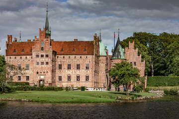 Obraz premium Castle estate during summer day in Egeskov Slot, Denmark