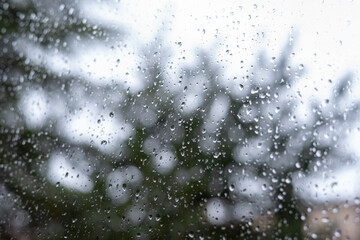 goutte d'eau sur une vitre