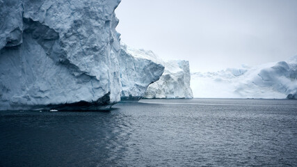 Fototapeta na wymiar Eisberg aus der Nähe