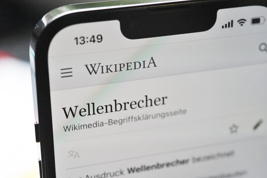 Hamburg, Germany - December 4, 2021: Wellenbrecher, Wort des Jahres, 2021, Gesellschaft f&uuml;r Deutsche Sprache, GfdS, Corona-Pandemie