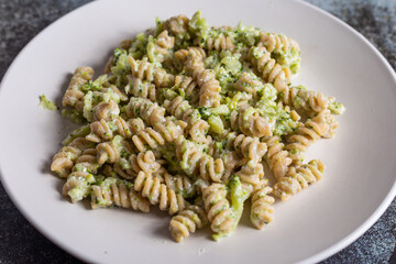 creamy pasta with ricotta and broccoli