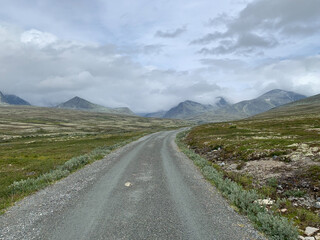 Naklejka premium Rondane Berge mit Wanderweg