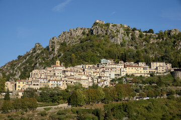 Fototapeta na wymiar Sainte Agnès son village pittoresque et son château - Alpes-Maritimes