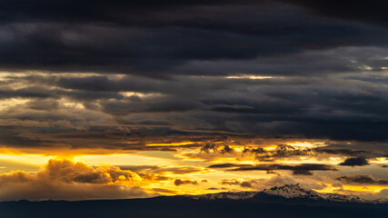 Fototapeta premium A sunset in the desert in Central Oregon