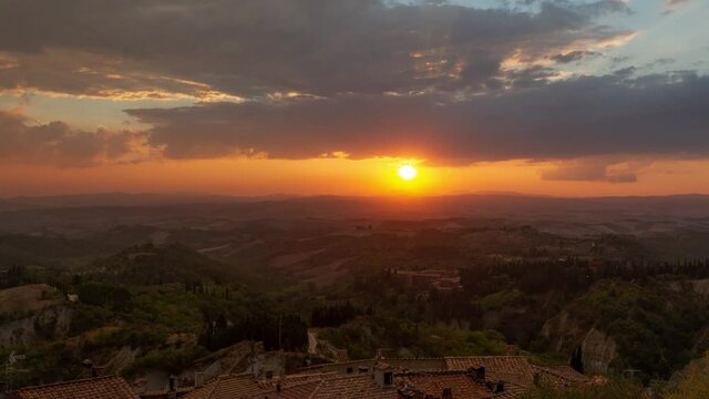 Time lapse of sunset over Tuscany, Chiusure, Italy