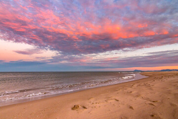 Magnífico atardecer en la playa de Xeraco (Valencia - España)