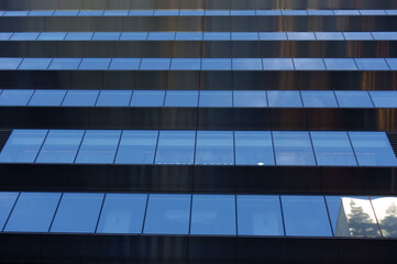 日本一アーバンな東京銀座、カラフルでファッショナブルな外観のビル街