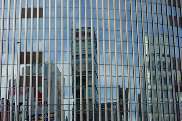 日本一アーバンな東京銀座、カラフルでファッショナブルな外観のビル街