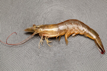 Raw shrimps are cooked on fry pan