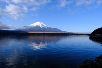【山梨】長池親水公園から見る山中湖と富士山（冬）