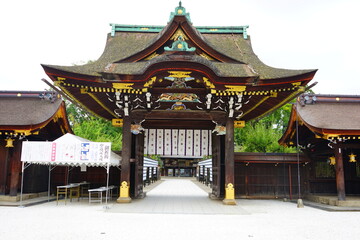 Obraz premium Sanko-mon Gate at Kitano Tenmangu Shrine in Kyoto, Japan - 日本 京都 北野天満宮 三光門
