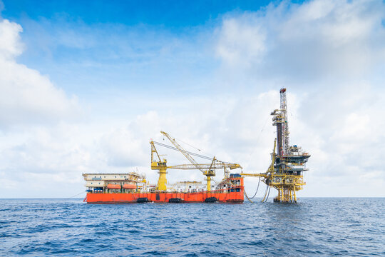 Offshore oil and gas production and exploration, tender rig work over wellhead remote platform to completion gases and crude oil wells, Drilling service barge.