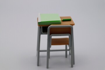 机と椅子のミニチュアのクローズアップ