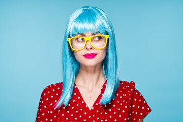 Obraz premium cheerful woman purple hair yellow glasses fashion glamor