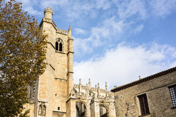 Fototapeta premium Vue extérieure sur Cathédrale Saint-Just-et-Saint-Pasteur de Narbonne (Occitanie, France)