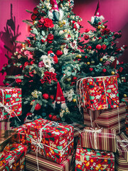 Naklejka premium Merry Christmas and Happy Holidays! A beautiful living room decorated for Christmas