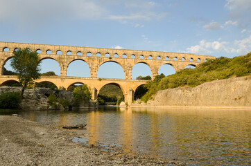 Fototapeta premium Pont du Gard - Antico acquedotto Romano - Francia