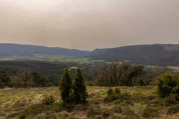 Obraz premium green valley of the Basque country in the province of Alava on a cloudy day