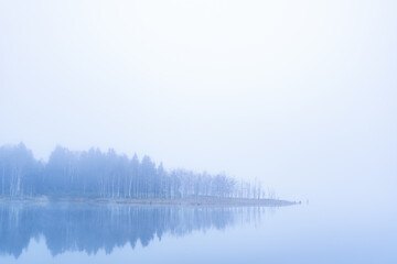 霧の朱鞠内湖