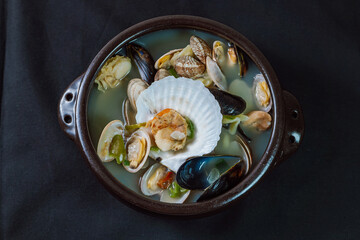 Jogae tang, Korean style clam soup : Soup with clams in their shells and vegetables in a clam broth, seasoned with red chili pepper powder