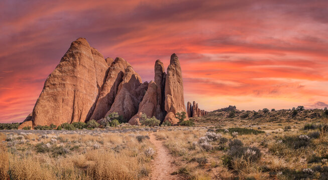 sandstone arch in arches national park