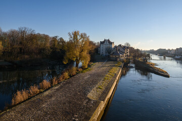 Blick auf die W&ouml;rd mit Donau in Regensburg, Winter Sonnenschein 