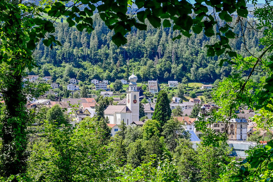 Thusis, Dorf, Kirche, Viamala, Schlucht, Hinterrhein, Fluss, Felsw&auml;nde, Wald, Waldweg, Wanderweg, Sommer, Graub&uuml;nden, Schweiz