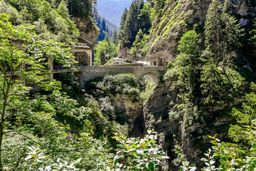 Thusis, Viamala, Schlucht, Hinterrhein, Fluss, Brücke, Bergstrasse, Felswände, Wald, Waldweg, Wanderweg, Sommer, Graubünden, Schweiz