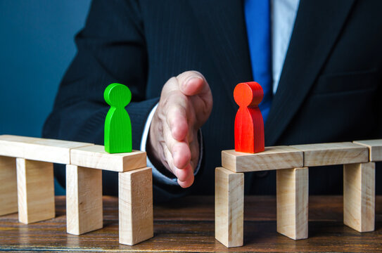 A man breaks contact between people. Stop the hot phase of the conflict. Mediation and arbitration services. Ending an conflict, alternative way to resolve dispute. Find a compromise. Reducing tension