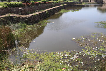 Fototapeta na wymiar Water pollution at tourist spots too.