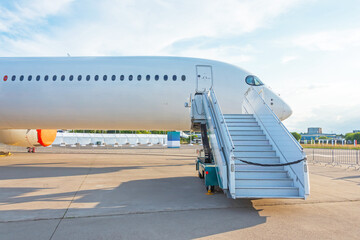 Gangway ladder for disembarking and boarding passengers on board the aircraft.