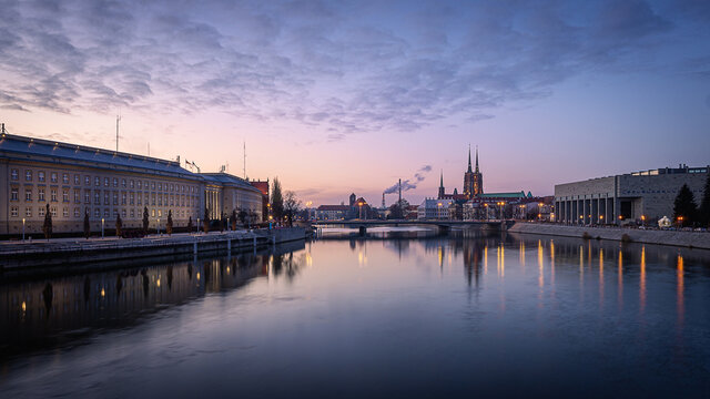 Panorama of Wrocław admired from the Grunwaldzki Bridge - Provincial Office and the historic part of the city, "Ostr&oacute;w Tumski" | Wrocław, Lower Silesia, Poland