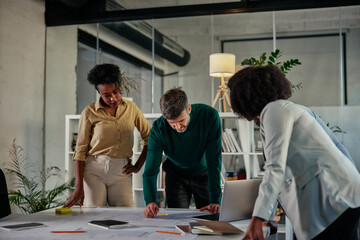 Obraz premium Business meeting, brainstorming and teamwork by business people in office