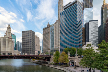 Fototapeta na wymiar Chicago and the Chicago River