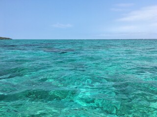 【与論島】エメラルドグリーンに輝くゼリーのような海