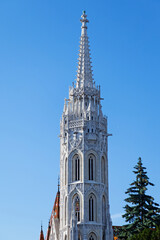Fototapeta na wymiar the large tower of Matthias church in Budapest