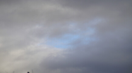 Il cielo dietro le nuvole in autunno