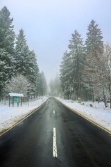 Obraz premium Schöne Winterlandschaft auf den Höhen des Thüringer Waldes bei Schmiedefeld - Thüringen